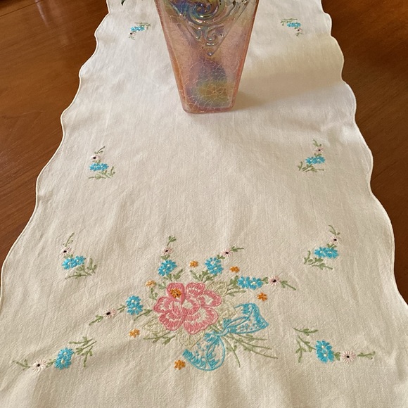 VTG Hand Embroidered Linen Table Runner - Picture 8 of 9